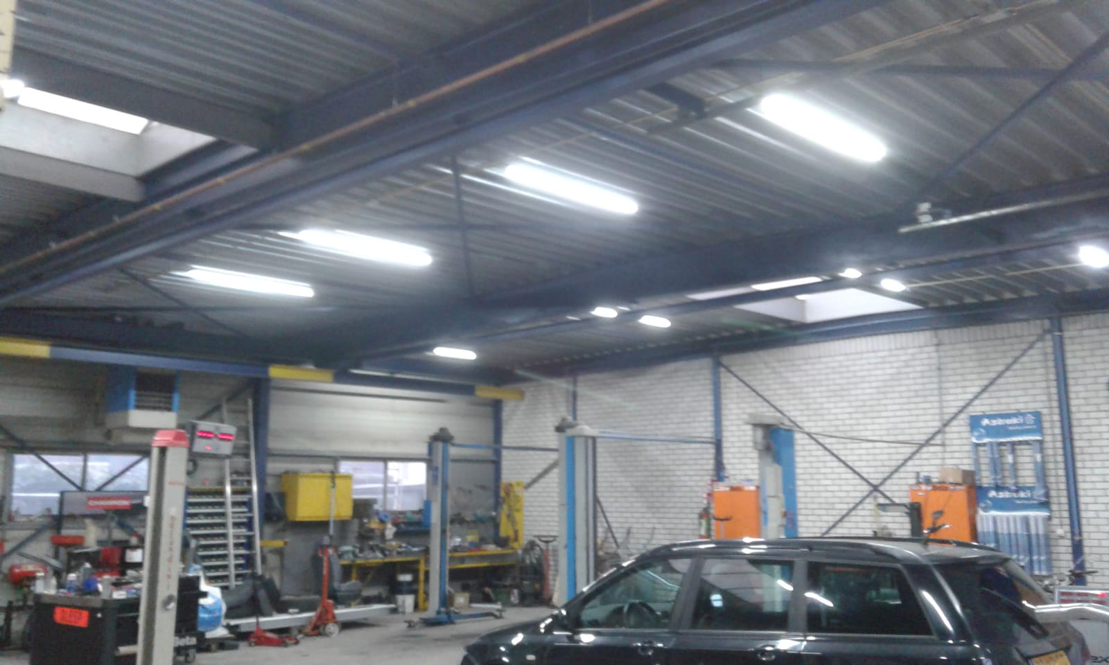 Led-TL-armatuur-150-cm-transparant-autogarage.jpeg Led-TL-armatuur-150-cm-transparant-autogarage.jpeg